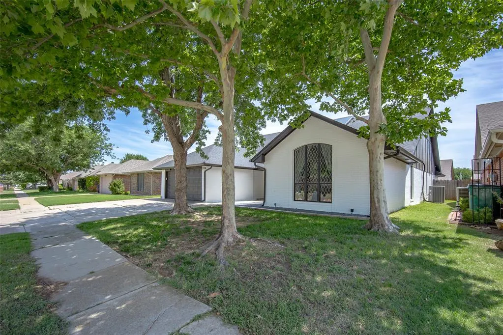 Photo 4 — 11908 Blueway Avenue, Oklahoma City, OK 73162