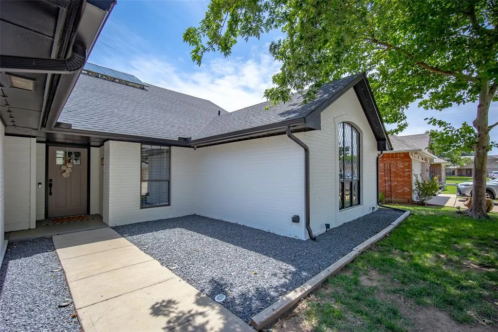 Photo 6 — 11908 Blueway Avenue, Oklahoma City, OK 73162