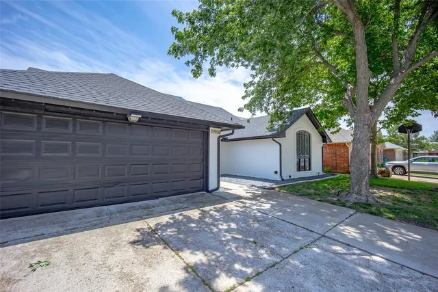 Photo 7 — 11908 Blueway Avenue, Oklahoma City, OK 73162