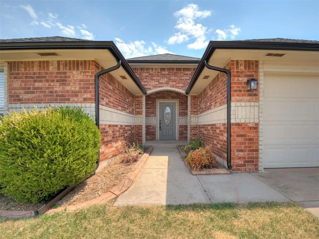 Photo 3 — 11108 SW 8th Street, Yukon, OK 73099