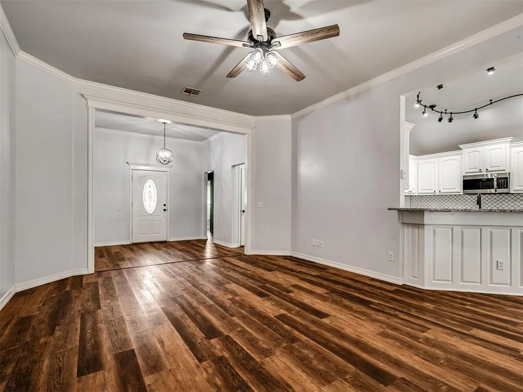 Photo 9 — 11108 SW 8th Street, Yukon, OK 73099