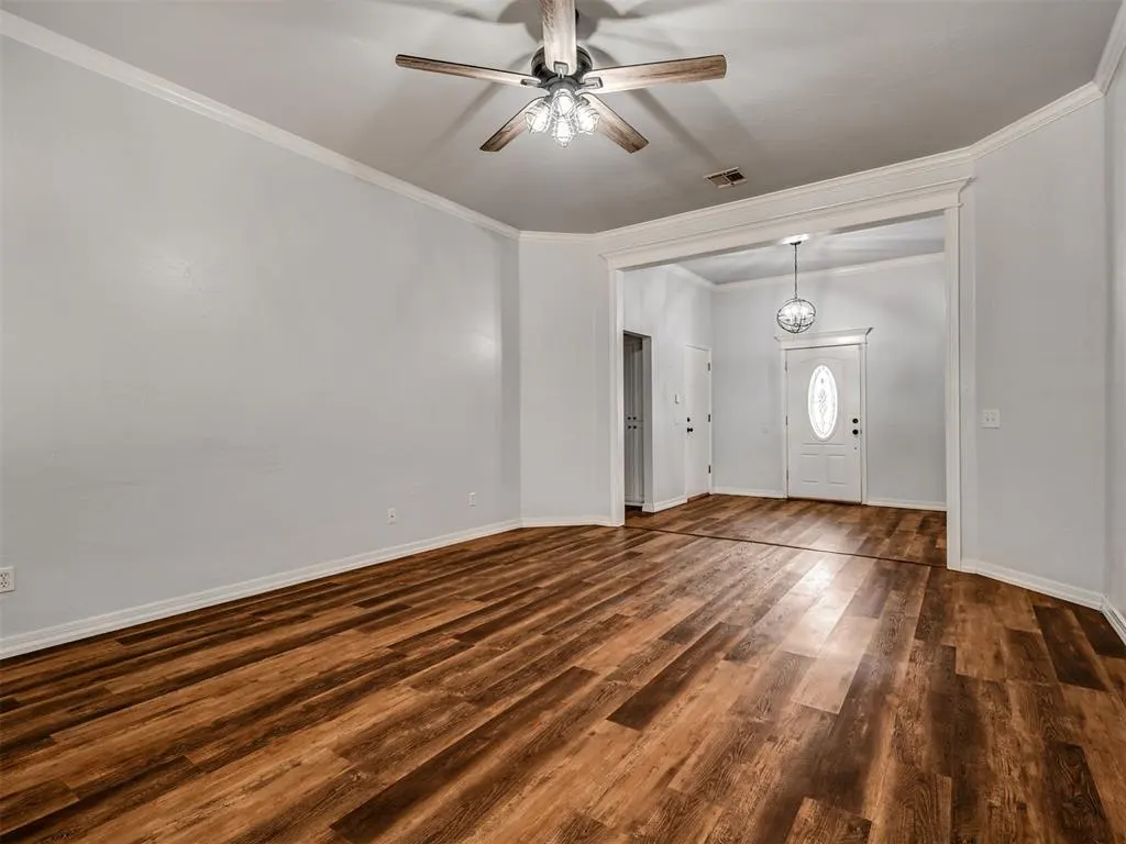 Photo 10 — 11108 SW 8th Street, Yukon, OK 73099