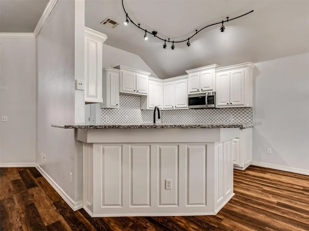 Photo 11 — 11108 SW 8th Street, Yukon, OK 73099