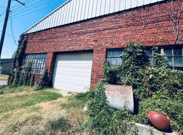 Photo 3 — 130 S Broadway Street, Konawa, OK 74849