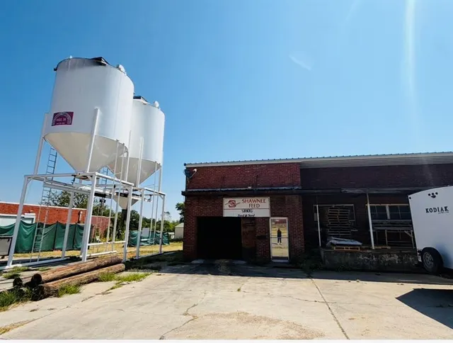 Photo 4 — 130 S Broadway Street, Konawa, OK 74849