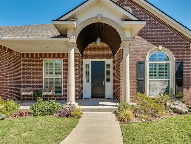 Photo 2 — 6908 Stinchcomb Drive, Oklahoma City, OK 73132