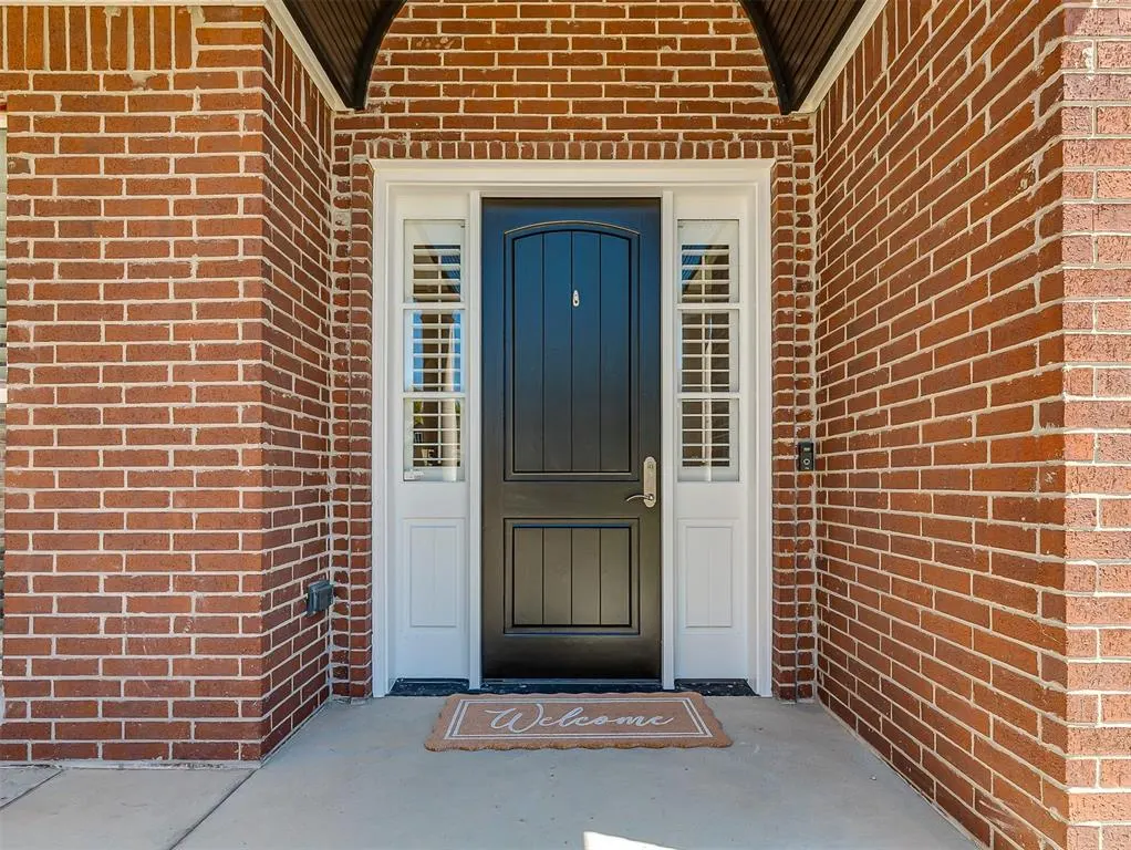 Photo 3 — 6908 Stinchcomb Drive, Oklahoma City, OK 73132