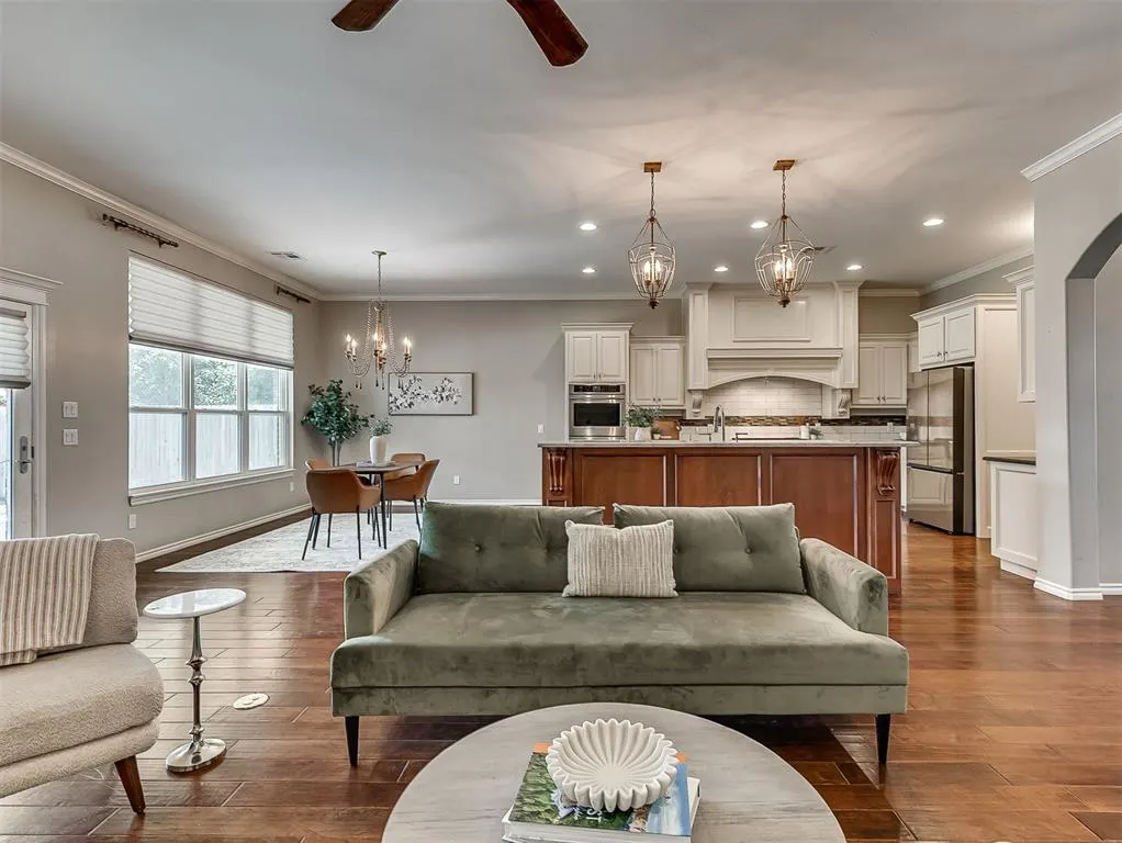 Photo 12 — 6908 Stinchcomb Drive, Oklahoma City, OK 73132