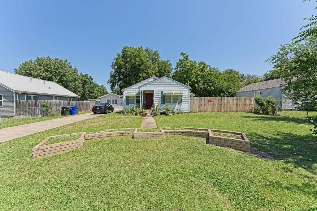 Photo 3 — 903 E Eufaula Street, Norman, OK 73071