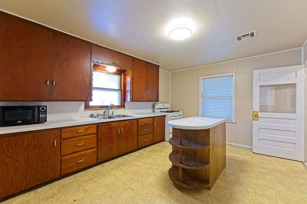 Photo 10 — 903 E Eufaula Street, Norman, OK 73071