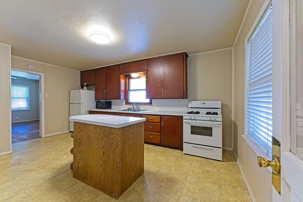 Photo 12 — 903 E Eufaula Street, Norman, OK 73071