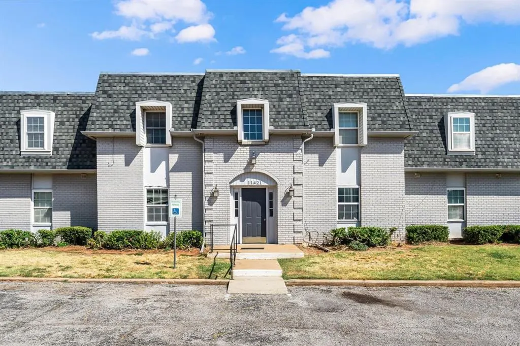Front exterior — 11421 N May Avenue B, Oklahoma City, OK 73120