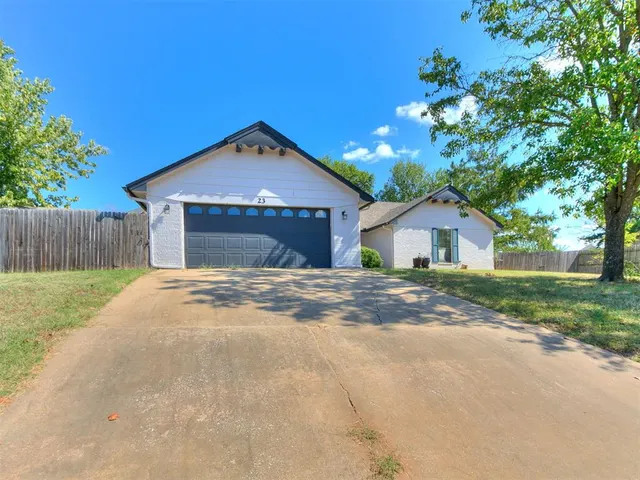 Photo 2 — 23 Crown Point, Shawnee, OK 74804