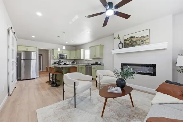 Photo 3 — 411 W Springer Avenue, Guthrie, OK 73044