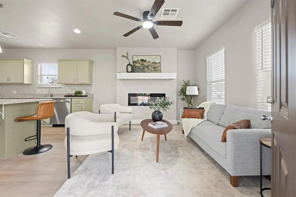 Photo 7 — 411 W Springer Avenue, Guthrie, OK 73044