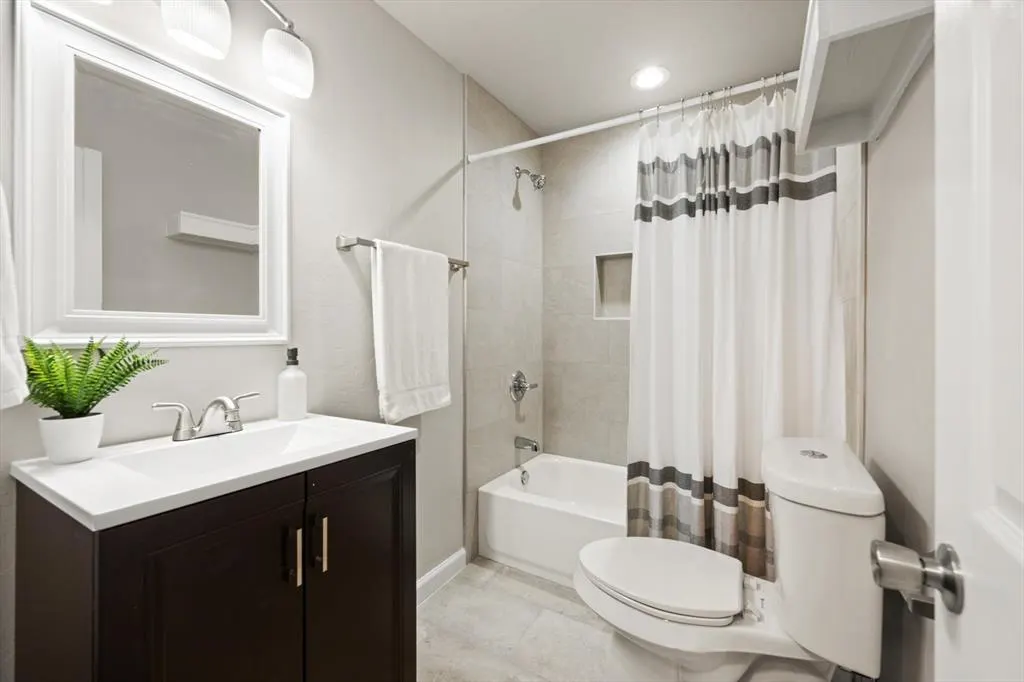 Photo 17 — 411 W Springer Avenue, Guthrie, OK 73044