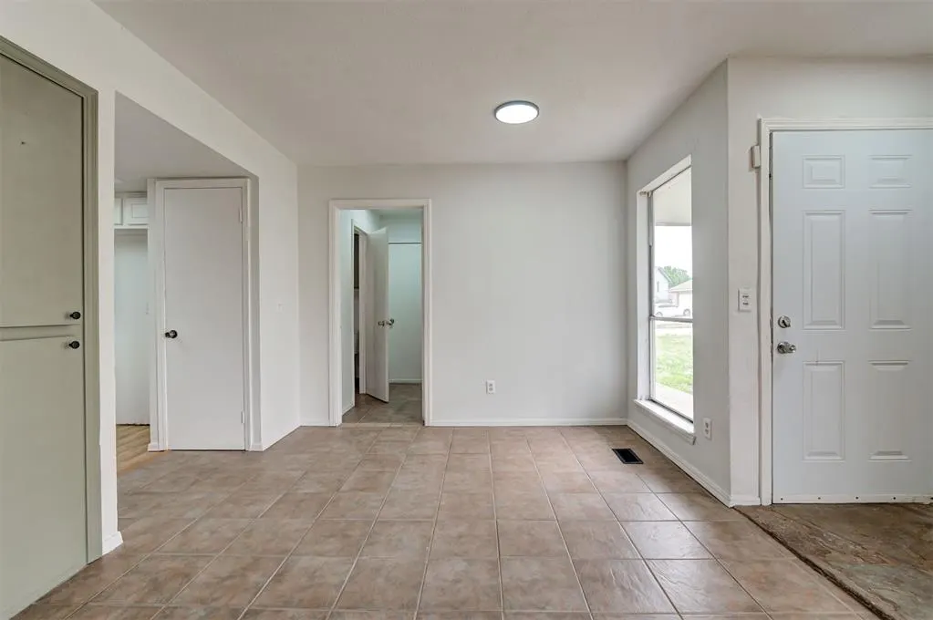 Photo 7 — 524 Westwood Court 526, Oklahoma City, OK 73127