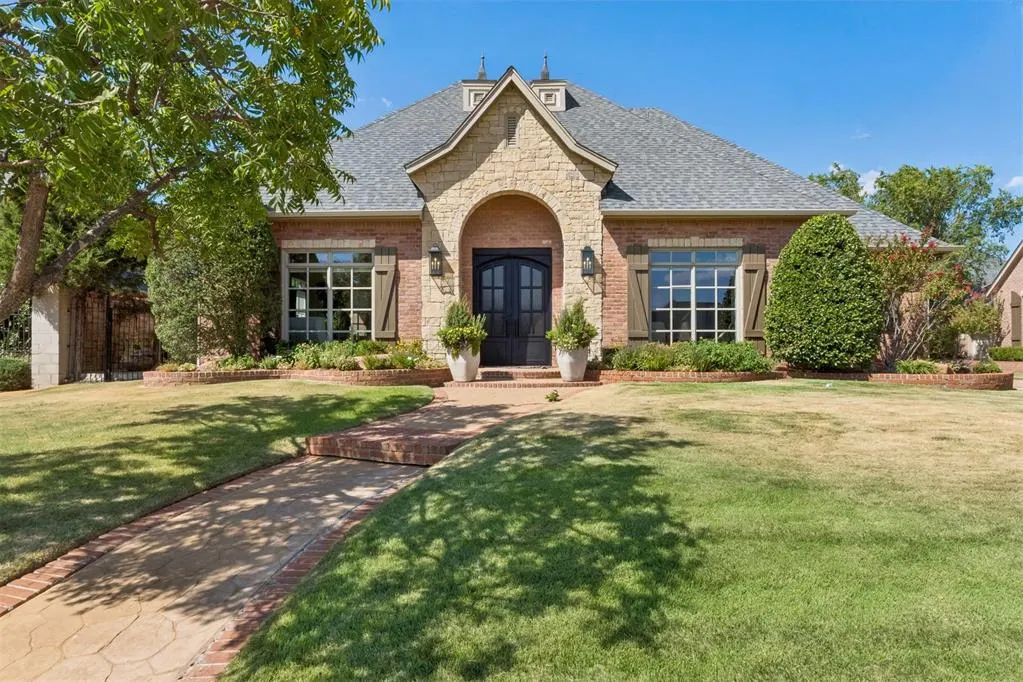 Photo 2 — 2911 NW 160th Street, Edmond, OK 73013
