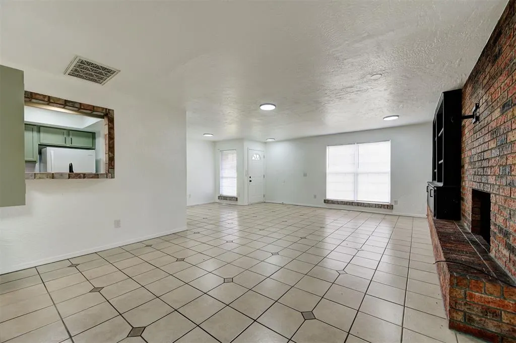 Photo 6 — 528 Westwood Court, Oklahoma City, OK 73127