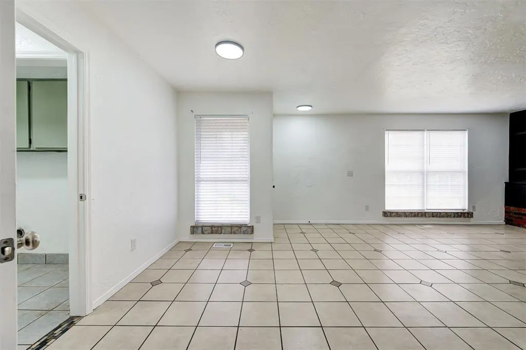 Photo 9 — 528 Westwood Court, Oklahoma City, OK 73127