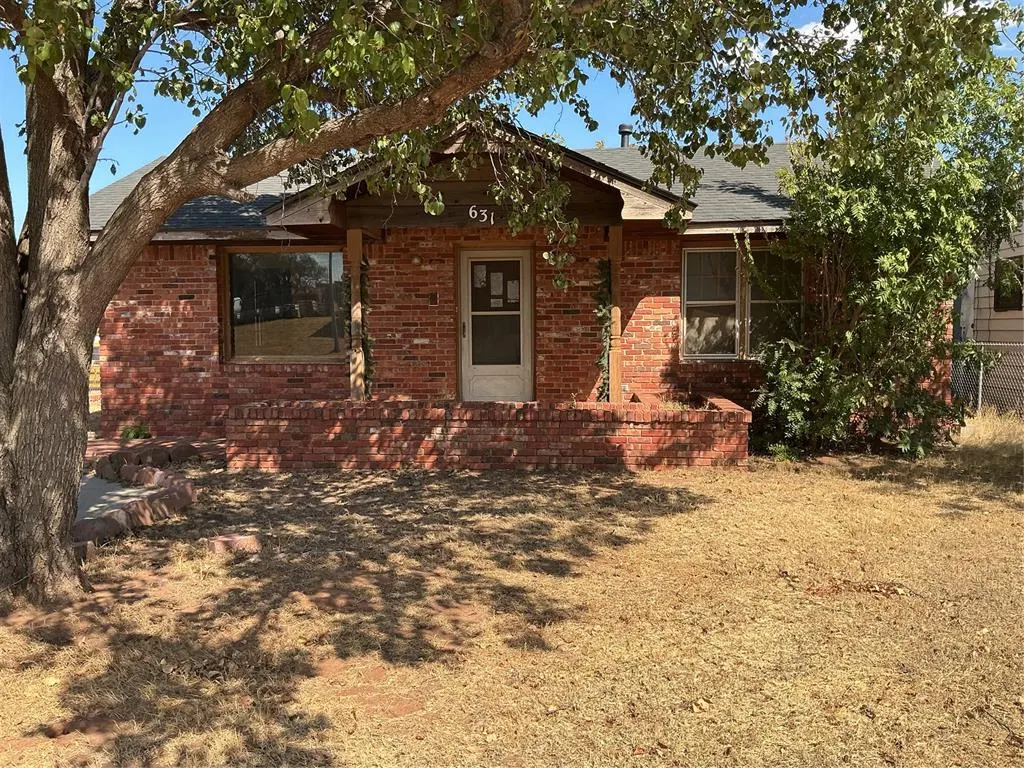 Front exterior — 631 N 4th, Clinton, OK 73601