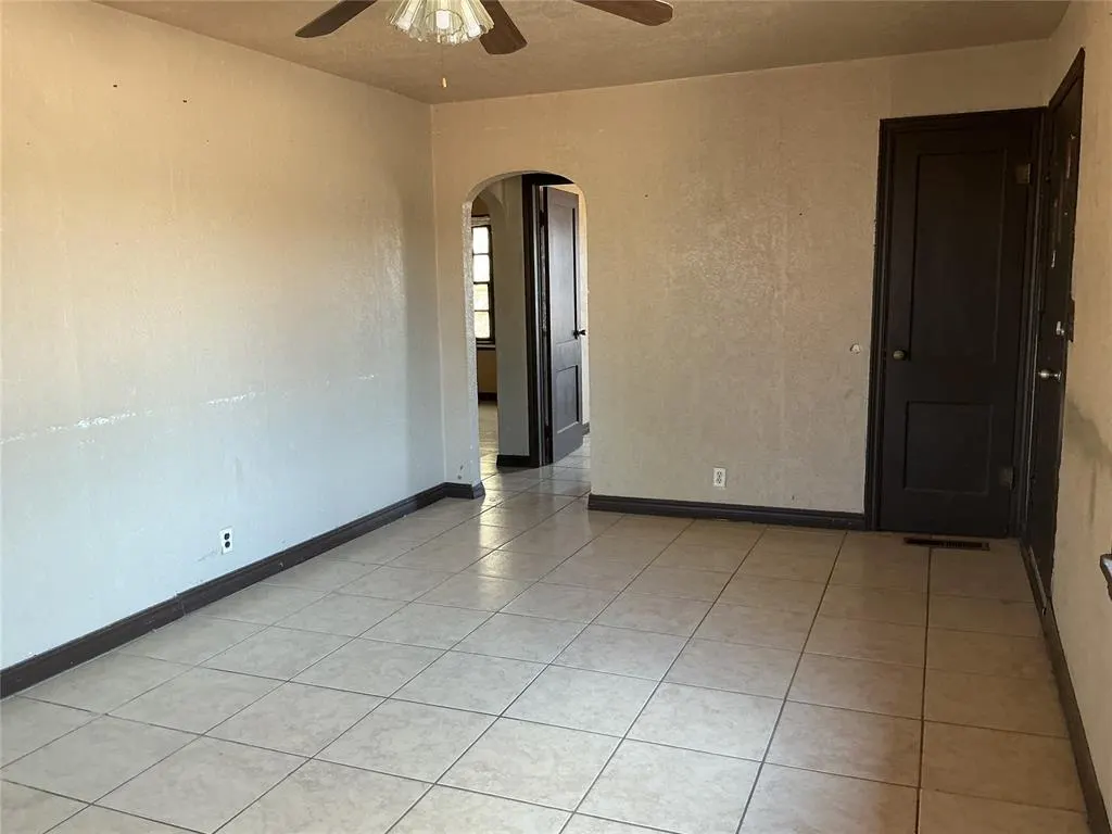 Photo 3 — 631 N 4th, Clinton, OK 73601