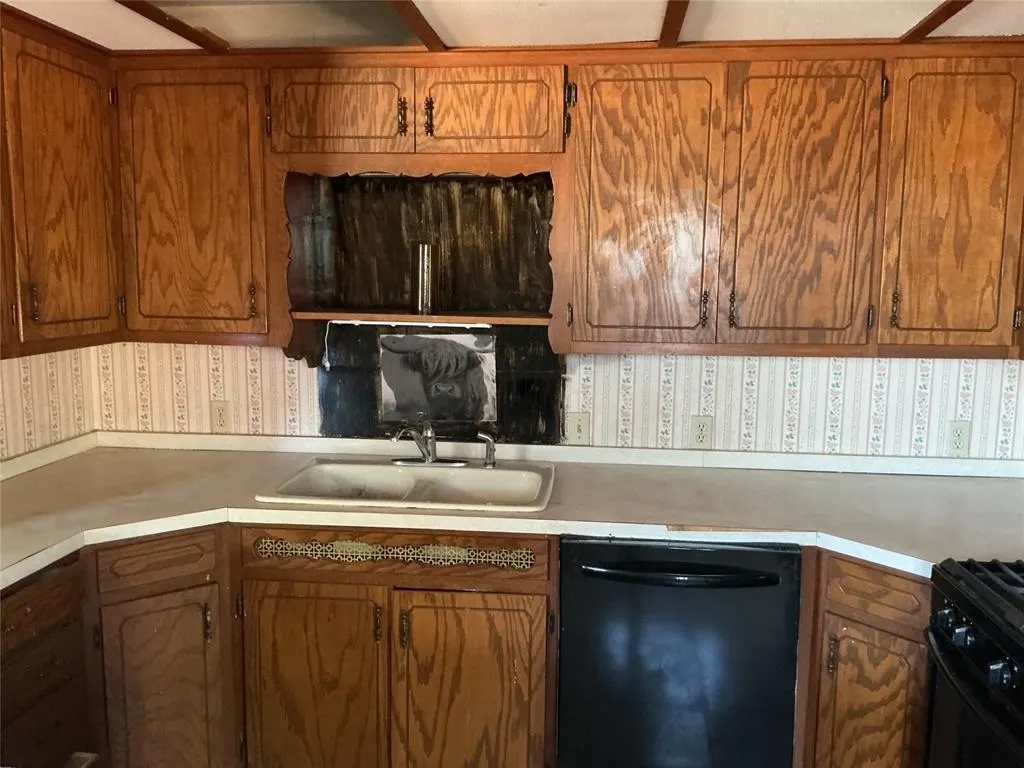 Photo 5 — 631 N 4th, Clinton, OK 73601