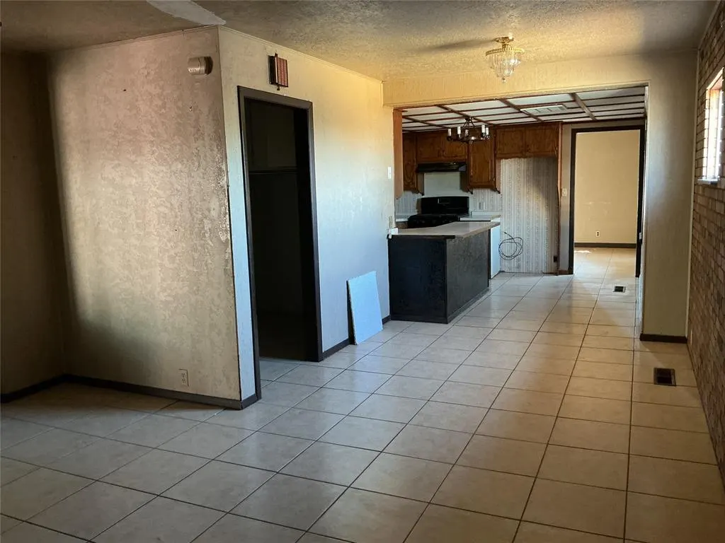 Photo 6 — 631 N 4th, Clinton, OK 73601