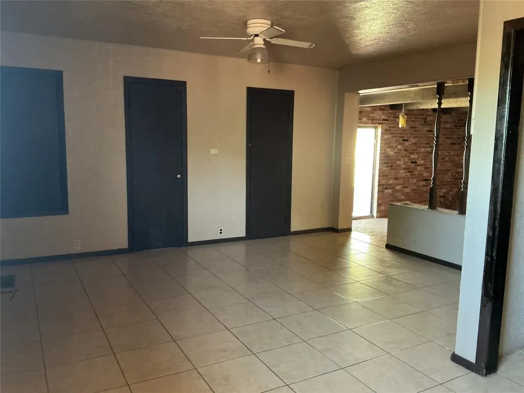 Photo 7 — 631 N 4th, Clinton, OK 73601