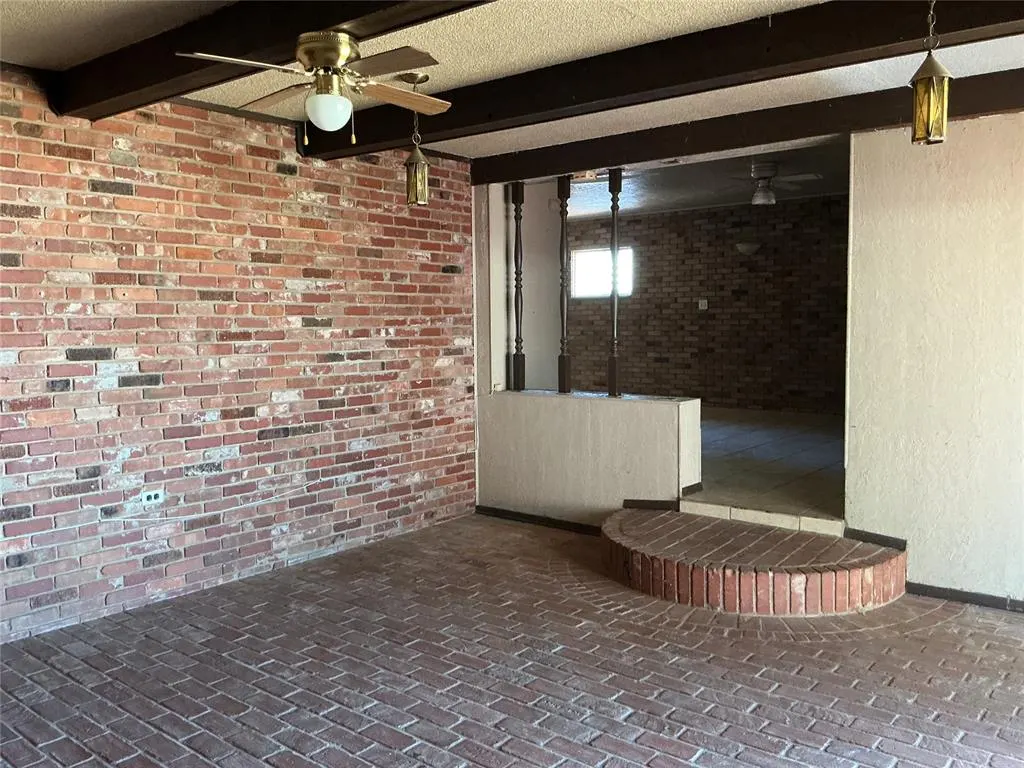 Photo 10 — 631 N 4th, Clinton, OK 73601