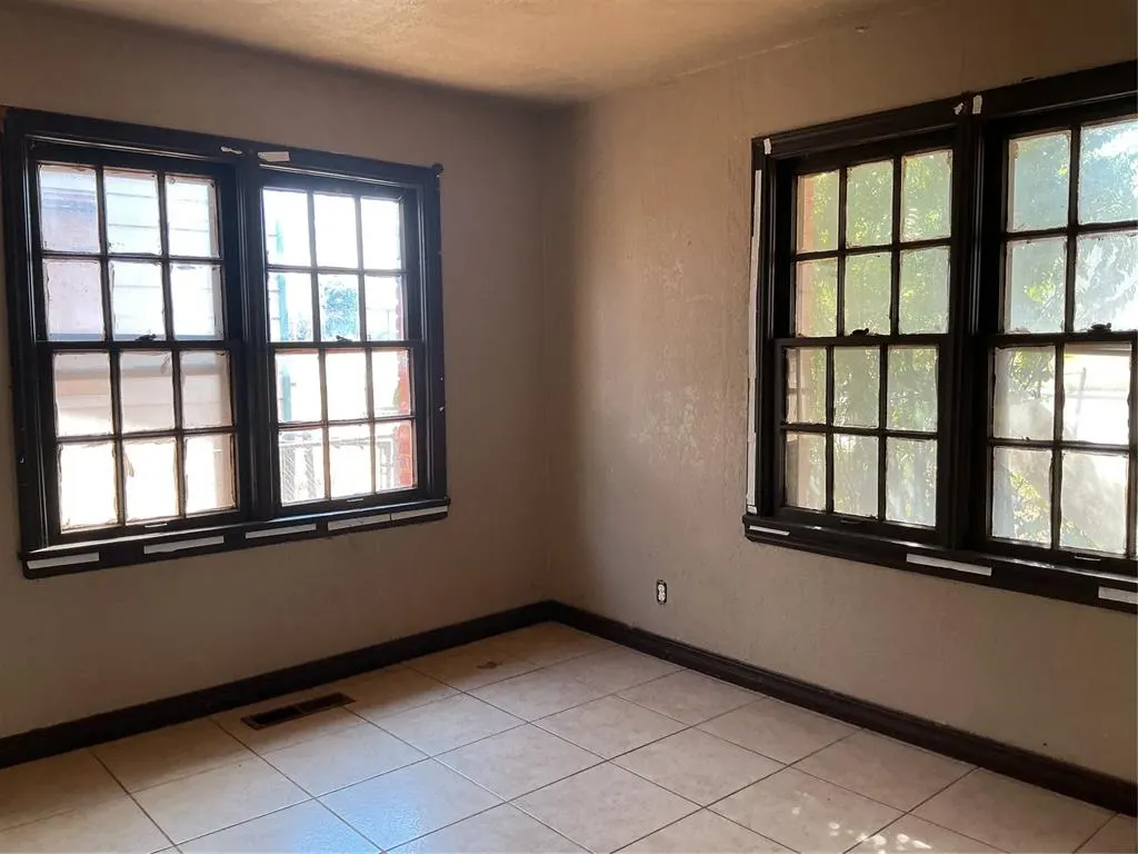 Photo 11 — 631 N 4th, Clinton, OK 73601