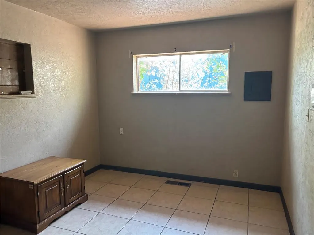 Photo 13 — 631 N 4th, Clinton, OK 73601