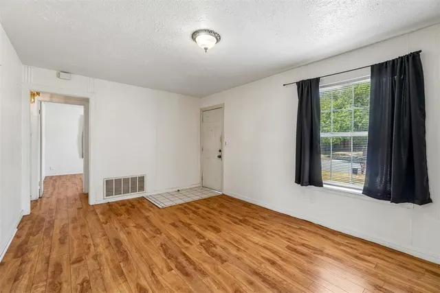 Photo 6 — 1920 Miramar Boulevard, Oklahoma City, OK 73111