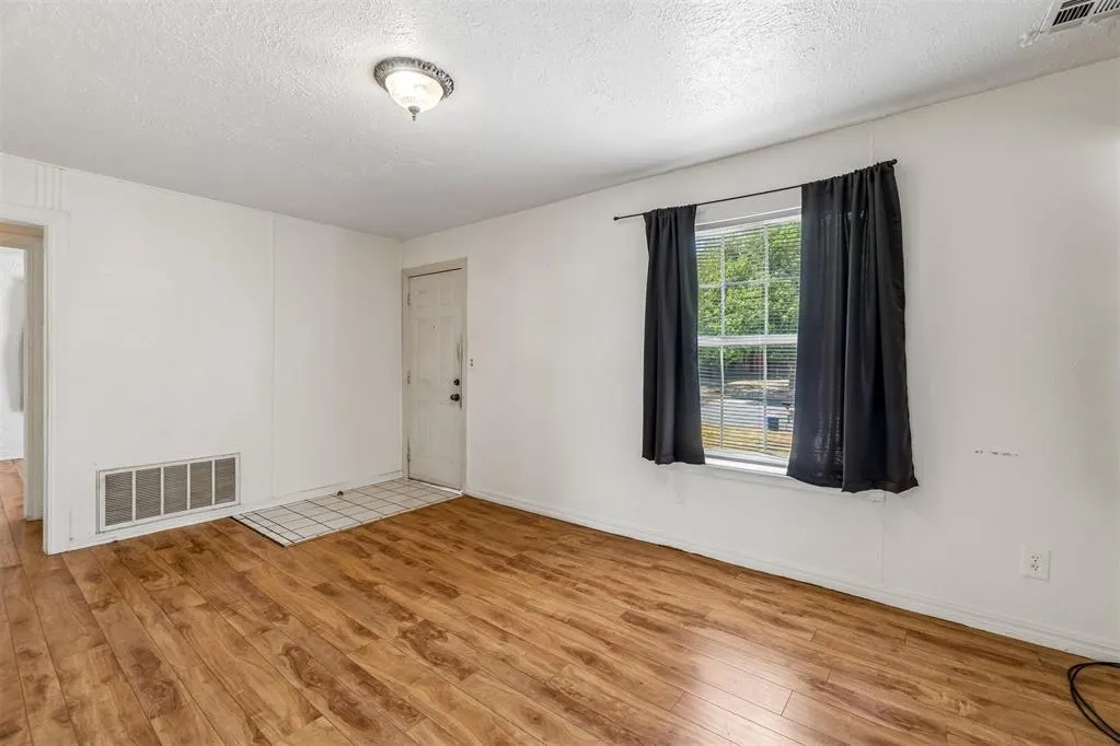 Photo 7 — 1920 Miramar Boulevard, Oklahoma City, OK 73111