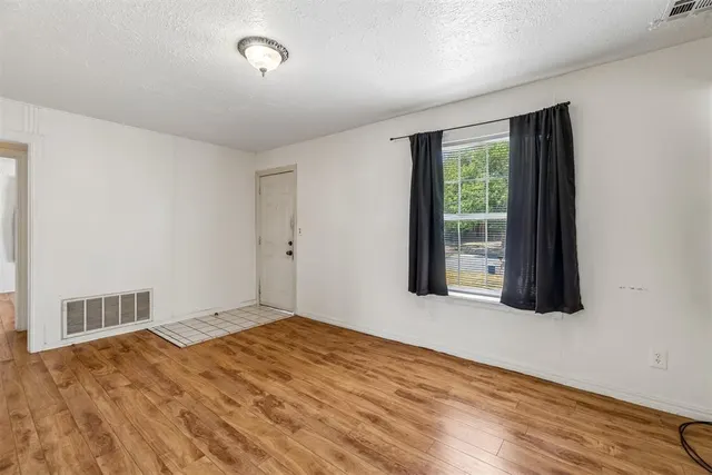 Photo 7 — 1920 Miramar Boulevard, Oklahoma City, OK 73111