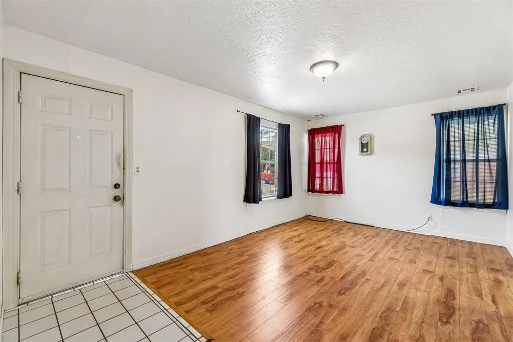 Photo 8 — 1920 Miramar Boulevard, Oklahoma City, OK 73111