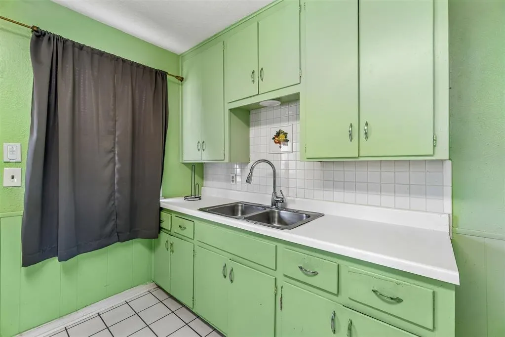 Photo 9 — 1920 Miramar Boulevard, Oklahoma City, OK 73111