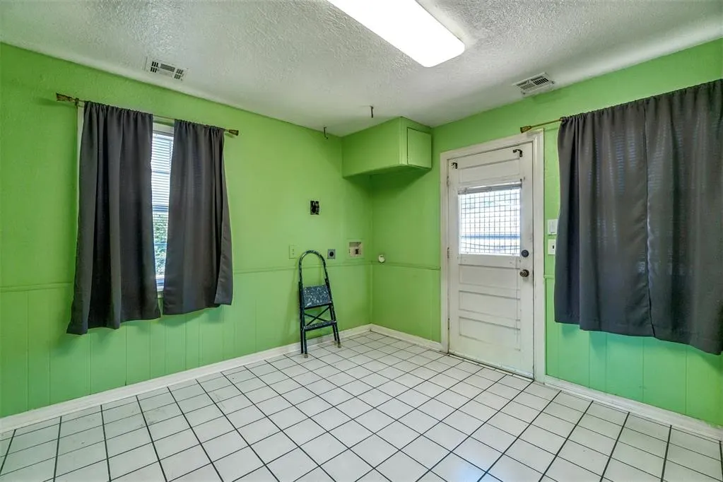 Photo 10 — 1920 Miramar Boulevard, Oklahoma City, OK 73111