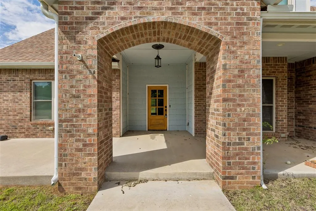 Photo 3 — 551 W 9th Avenue, Bristow, OK 74010