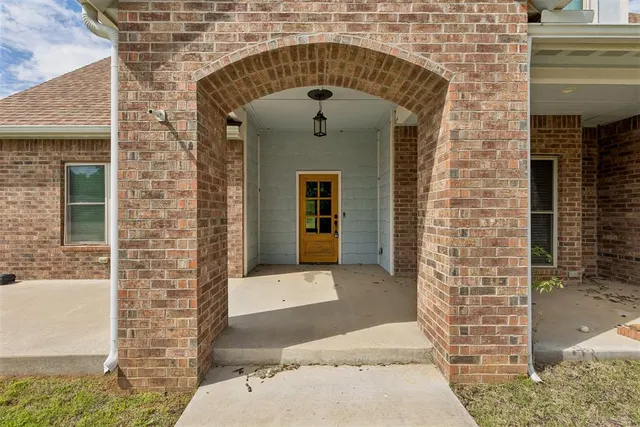 Photo 3 — 551 W 9th Avenue, Bristow, OK 74010