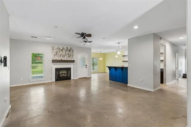 Photo 6 — 551 W 9th Avenue, Bristow, OK 74010