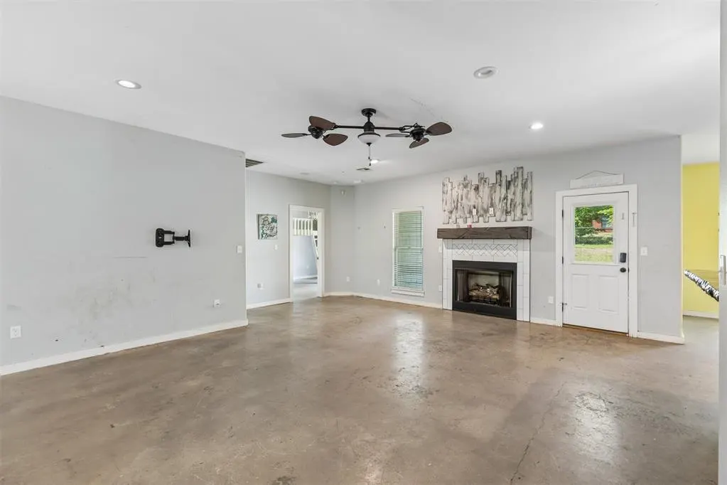 Photo 7 — 551 W 9th Avenue, Bristow, OK 74010