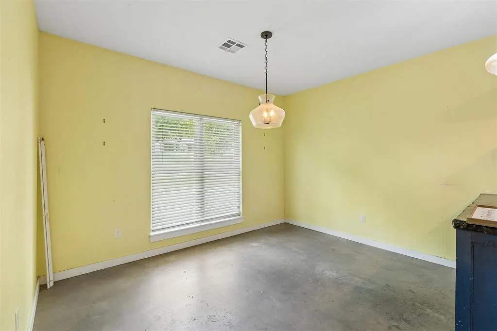 Photo 10 — 551 W 9th Avenue, Bristow, OK 74010