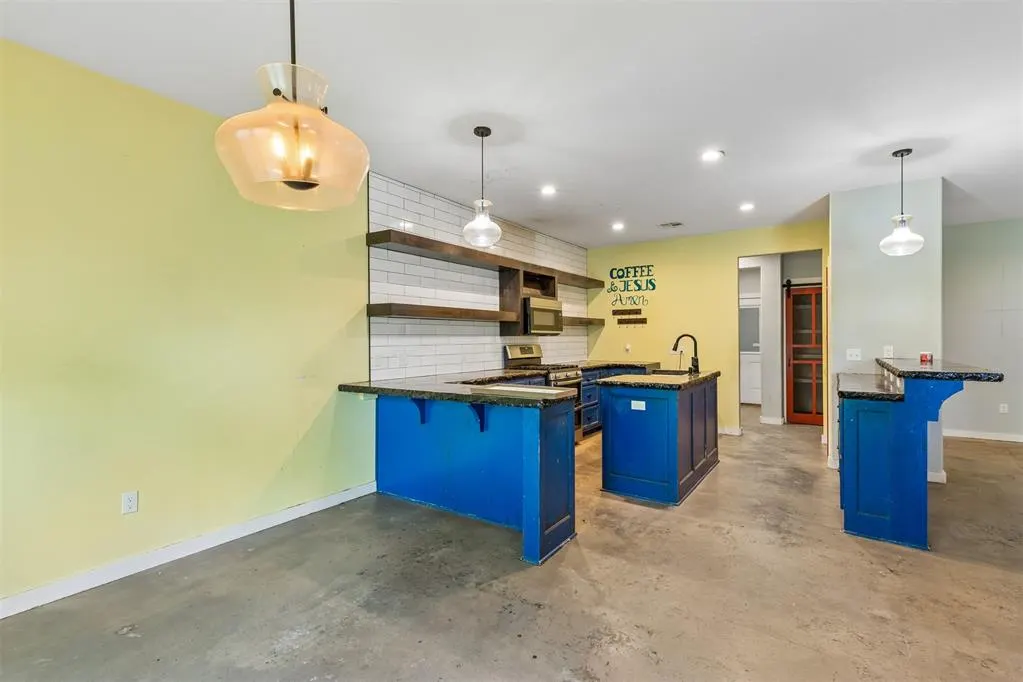 Photo 11 — 551 W 9th Avenue, Bristow, OK 74010