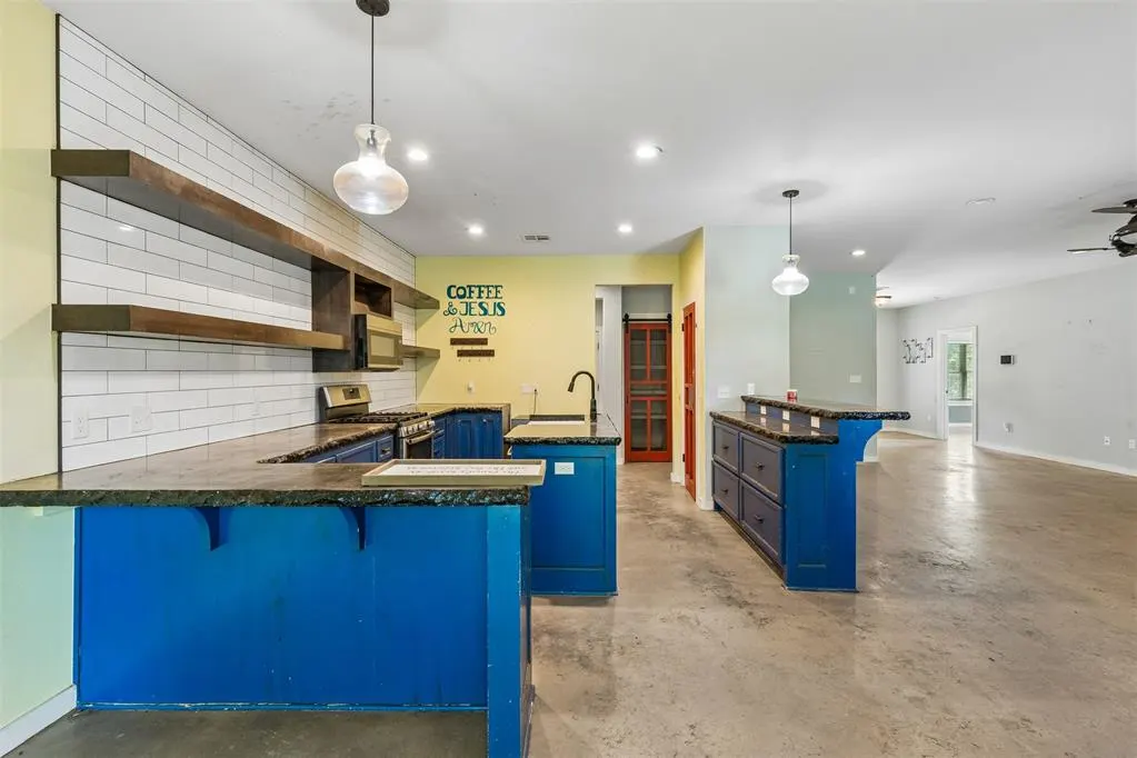Photo 13 — 551 W 9th Avenue, Bristow, OK 74010