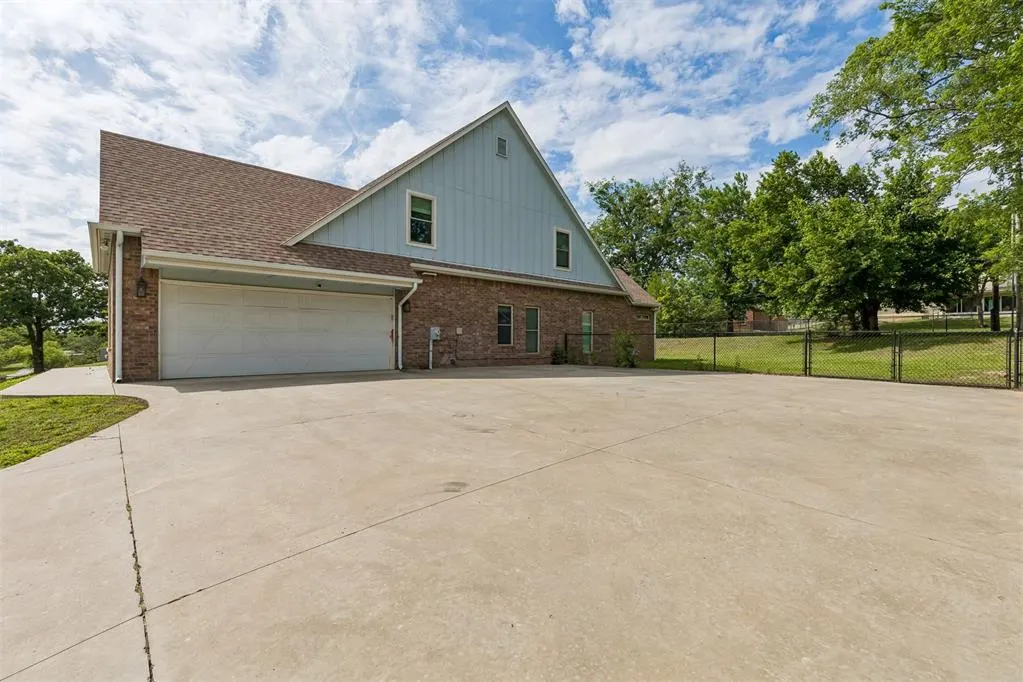 Photo 45 — 551 W 9th Avenue, Bristow, OK 74010