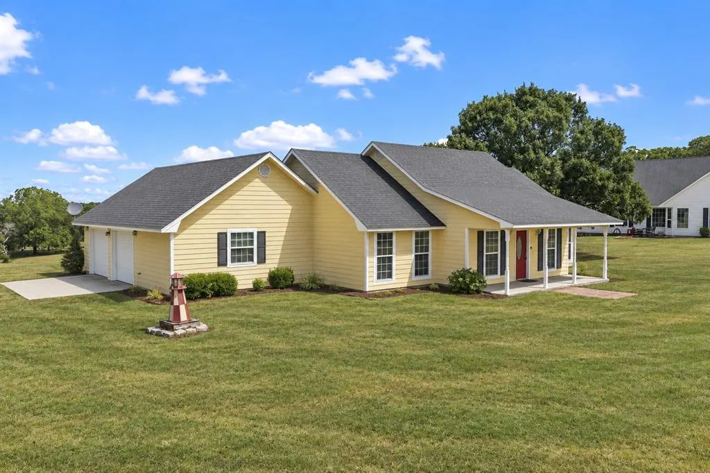 Photo 2 — 5048 Fairview Road, Davis, OK 73030