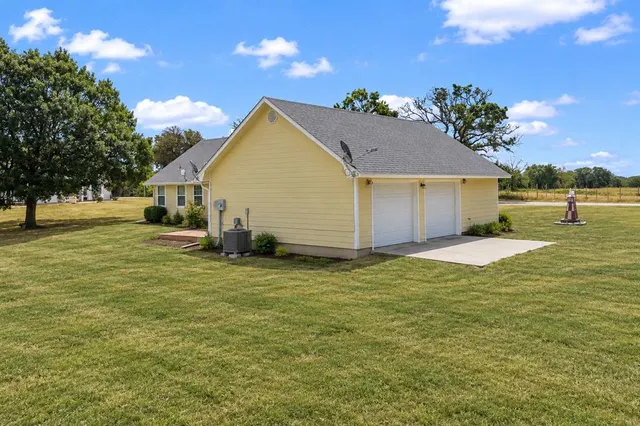 Photo 4 — 5048 Fairview Road, Davis, OK 73030