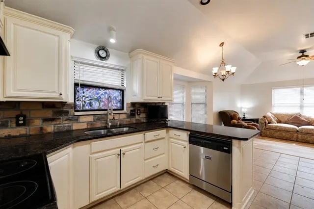 Photo 8 — 16320 Old Elm Lane, Edmond, OK 73013