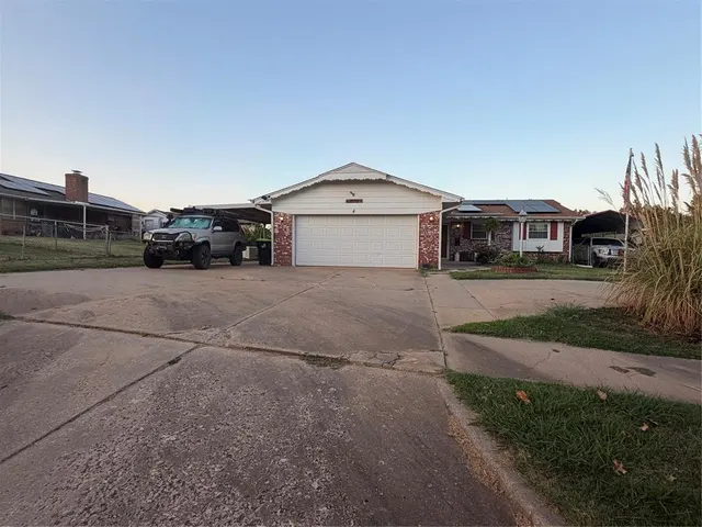 Photo 4 — 4 Cherokee Street, Shawnee, OK 74801